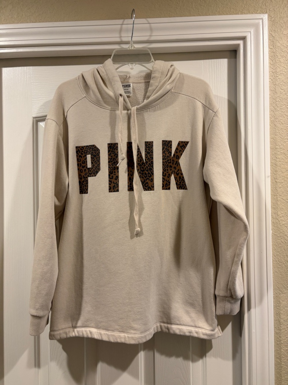 PINK Victoria's Secret Cream Hoodie with Leopard Print Logo size M w/ pockets - Picture 2 of 5
